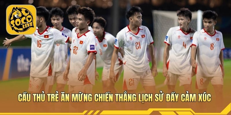 Cầu thủ trẻ ăn mừng chiến thắng lịch sử đầy cảm xúc 